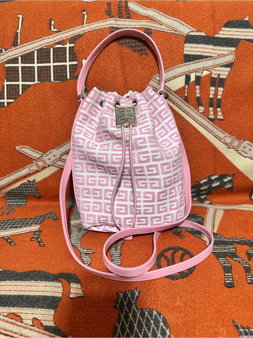 Givenchy ❤️🌟 Pink and White Monogram Drawstring Bucket Bag ⭐️
